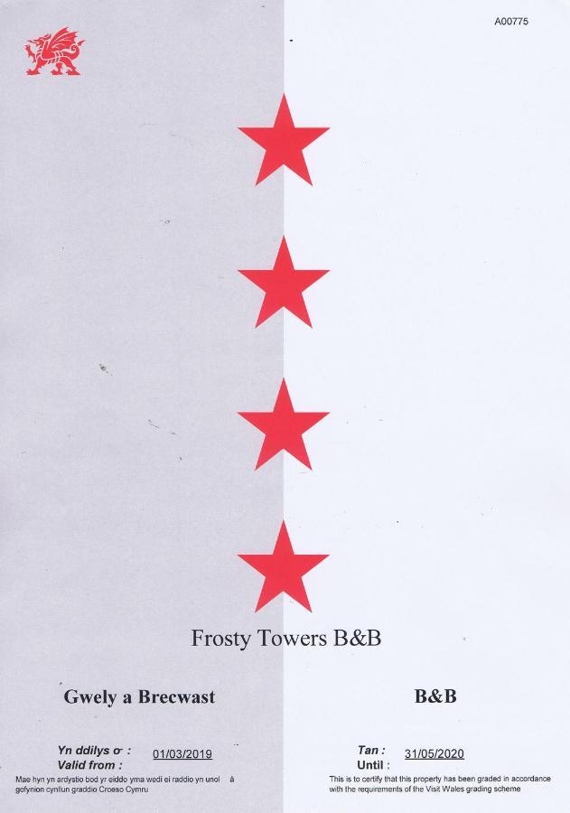 Frosty Towers Acomodação com café da manhã Llandudno Exterior foto